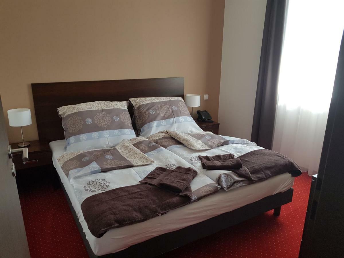 Wellness Hotel Harmonie Trebon Bagian luar foto