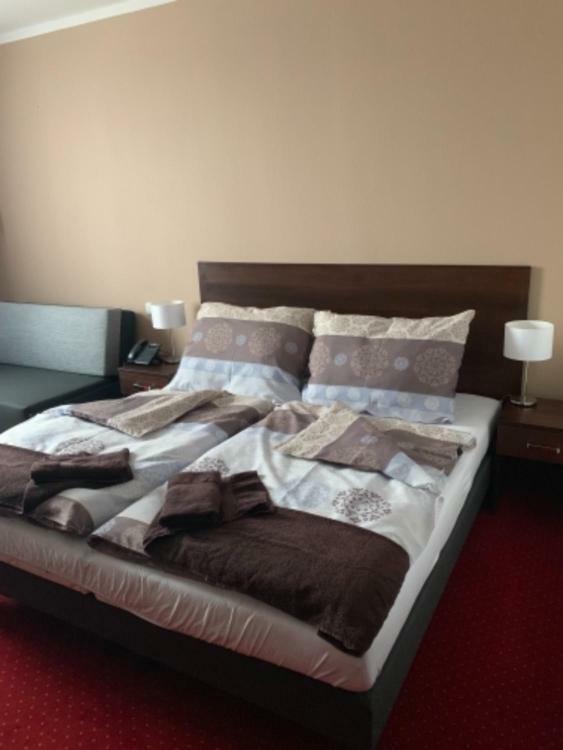 Wellness Hotel Harmonie Trebon Bagian luar foto