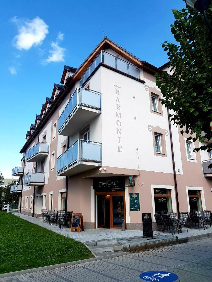 Wellness Hotel Harmonie Trebon Bagian luar foto